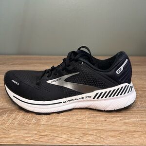 Brooks Adrenaline GTS 22 Women’s Running Shoes – Black/White – Size 7.5